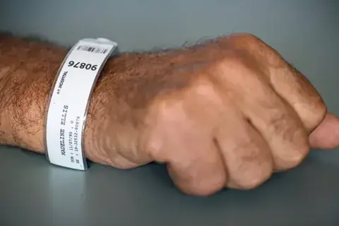 Patient & Laboratory Wristbands detail view 2